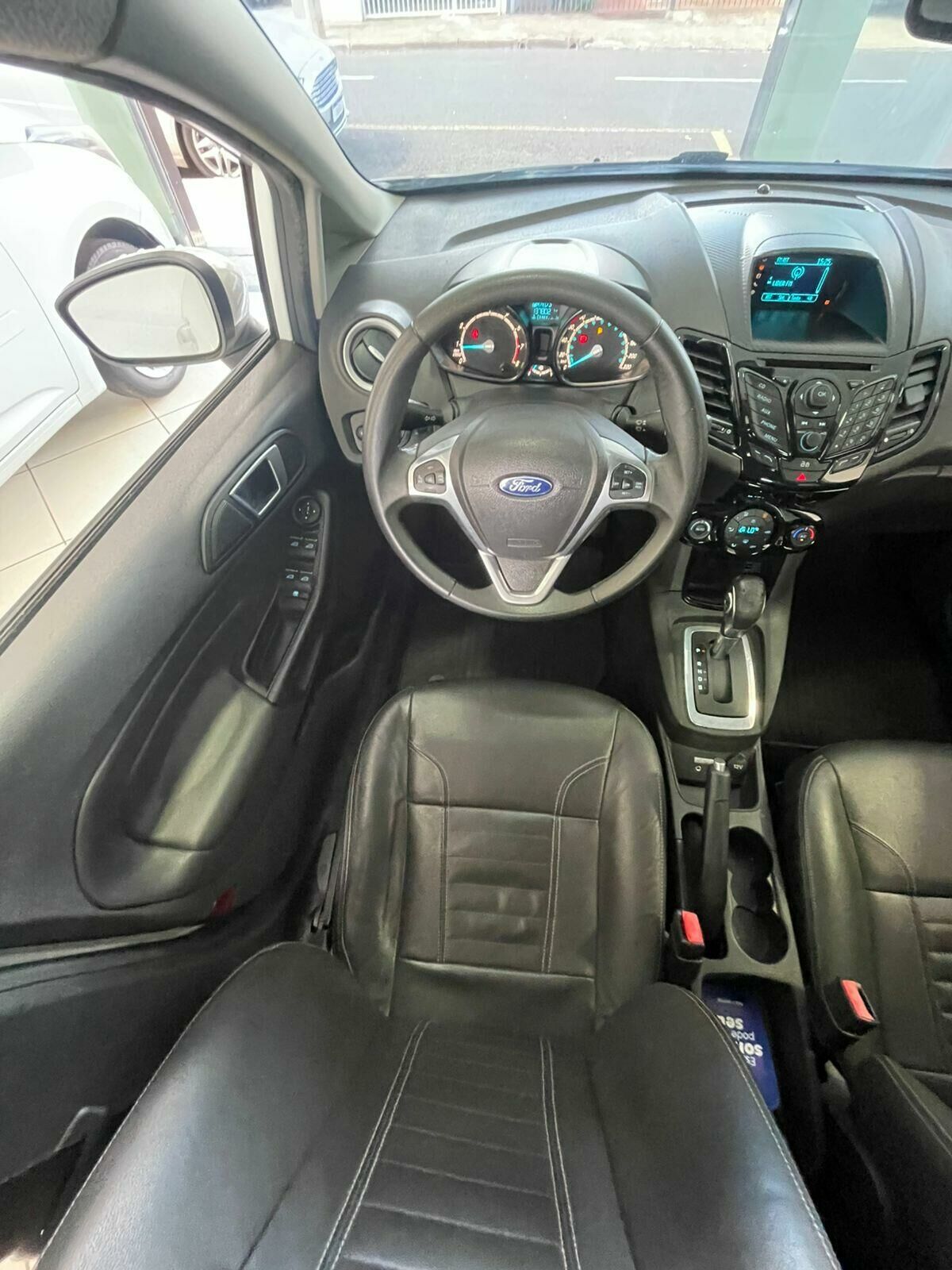 Imagem do veículo  FORD NEW FIESTA HATCH TITANIUM 1.6